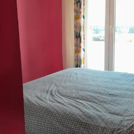 Apartment La *